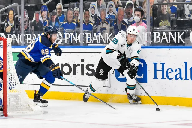 NHL. Historyczny wyczyn Timo Meiera w meczu przeciwko Kings