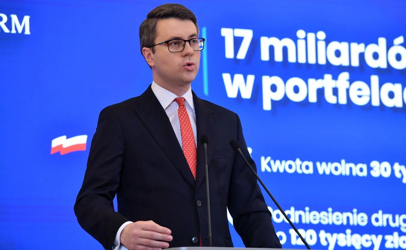 Rzecznik rządu o obniżeniu pensji: To nieścisłość