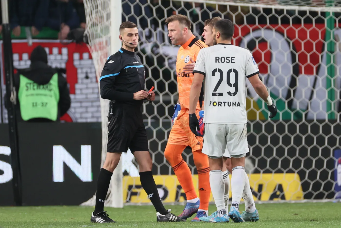 Artur Boruc "wyleciał" z boiska. Legia Warszawa znów blisko dna [WIDEO]