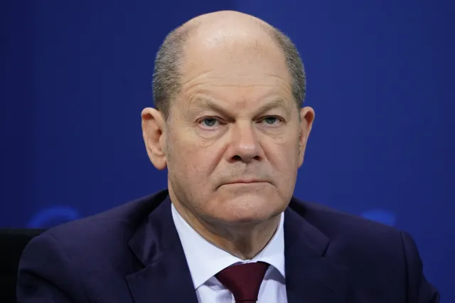 Dramatyczne notowania Scholza. Tak nisko nigdy nie spadli ani Merkel, ani Schroeder