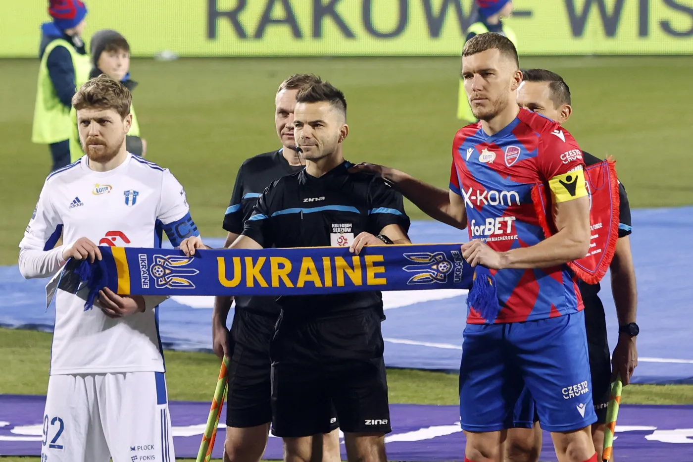 Kluby, zawodnicy i sędziowie polskiej Ekstraklasy solidaryzują się z Ukrainą