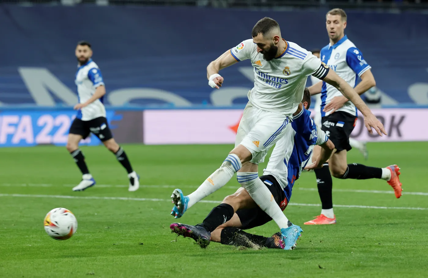 Real długo nie mógł "napocząć" Alaves, ale w końcu strzelił trzy gole