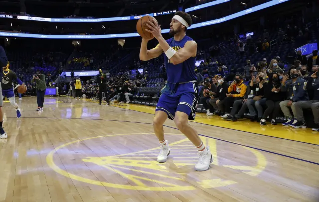 NBA. Wysoka porażka obrońców tytułu. Thompson bohaterem Warriors