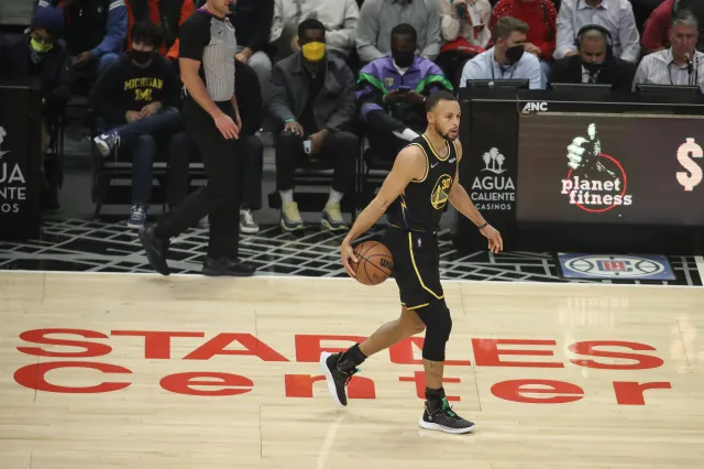 Stephen Curry pierwszym koszykarzem w NBA, który 3 tysiące razy trafił za 3 punkty
