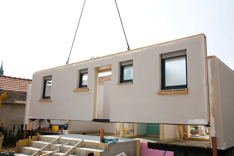 Burmistrz Berlina chce budowy domów modułowych dla uchodźców