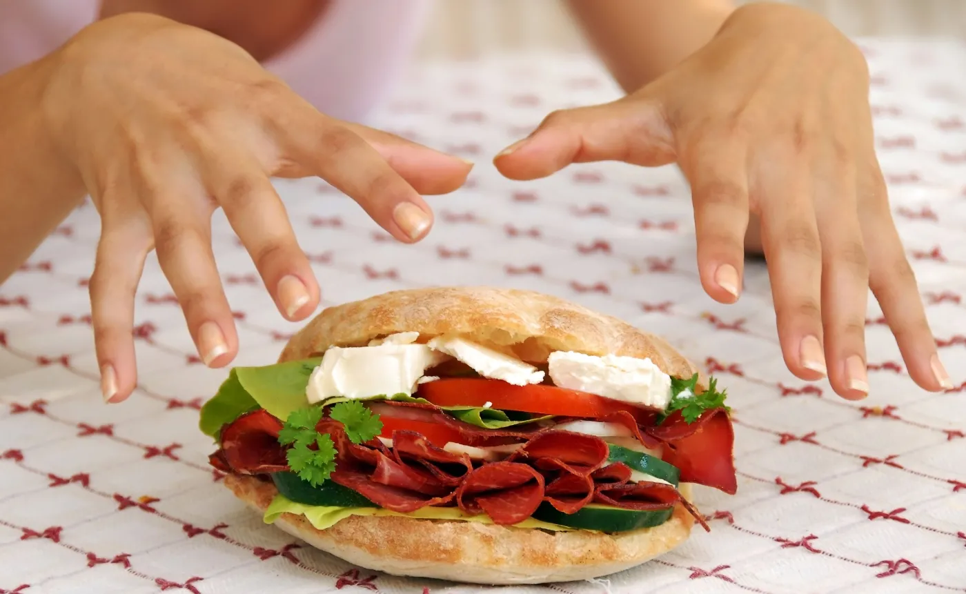 Zajadasz stres? Jak zapanować nad dietą, gdy jesteśmy zdenerwowani?