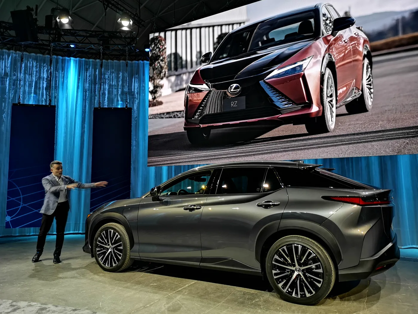 Lexus RZ 450e