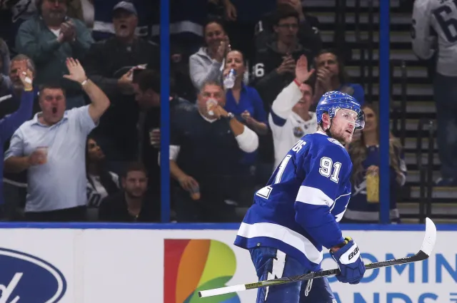 NHL. Lightning rozbili Maple Leafs. Klubowy rekord Stamkosa