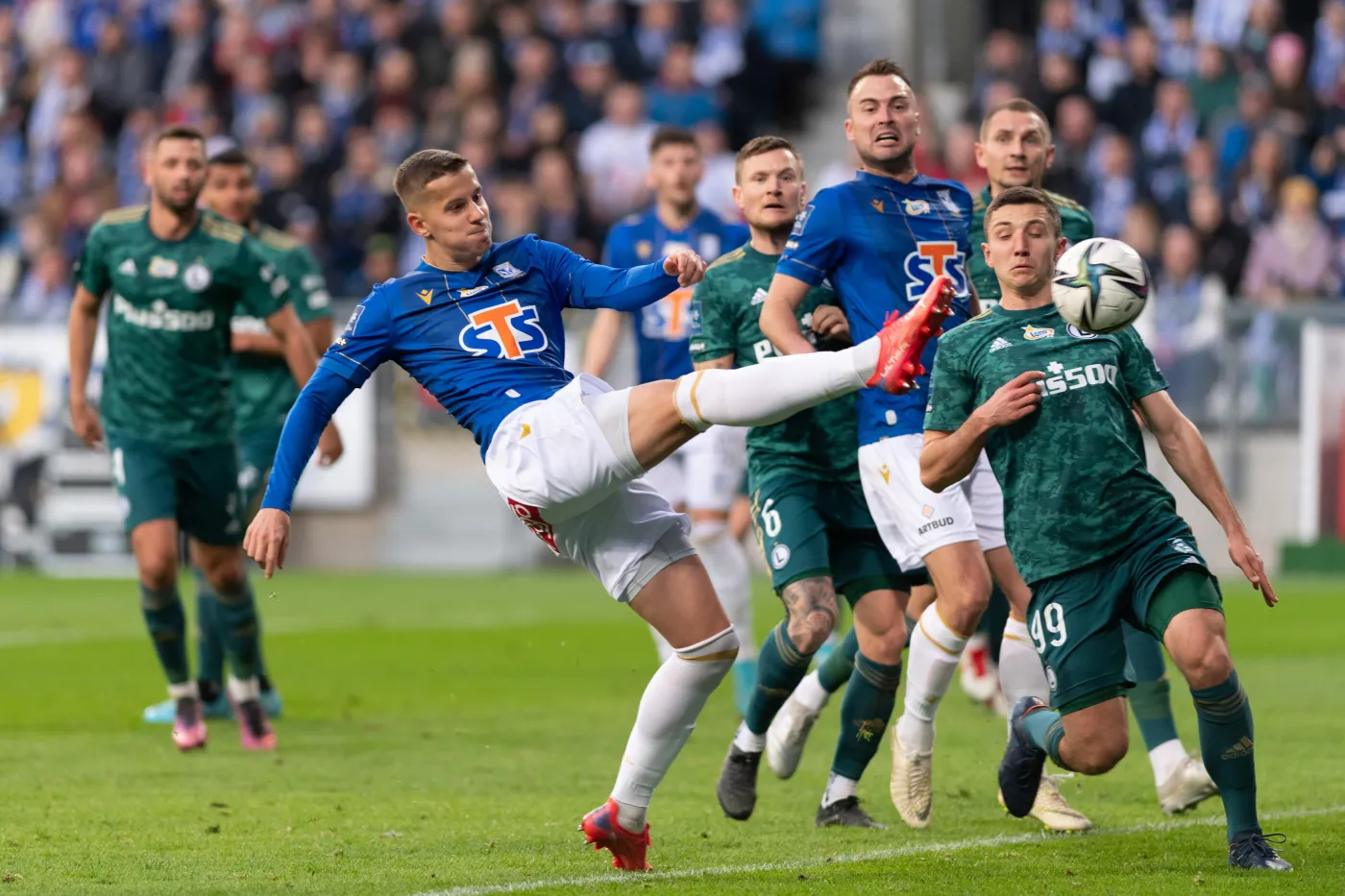 Legia nie dała się Lechowi. Remis w hicie Ekstraklasy [WIDEO]