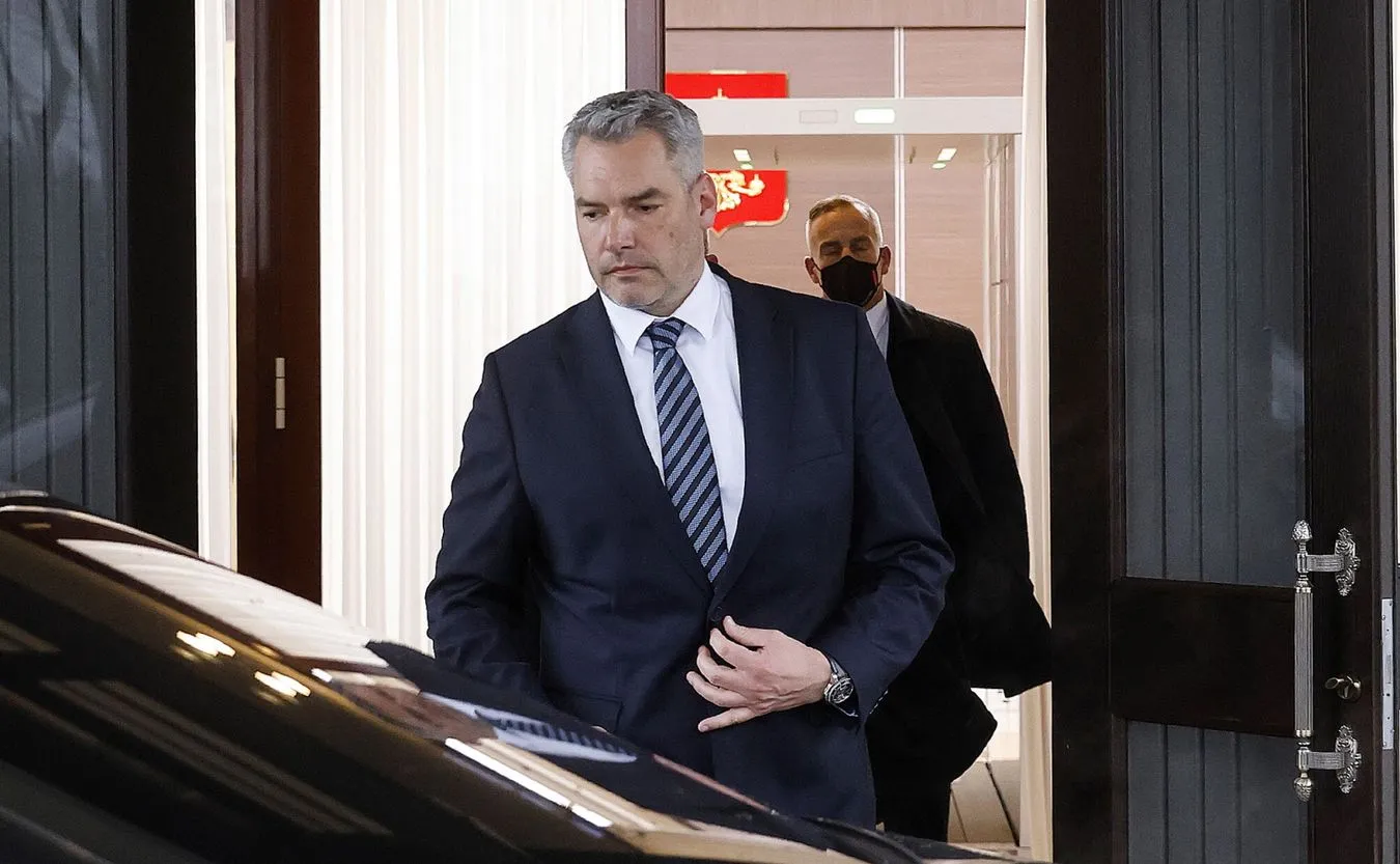 Kanclerz Austrii Nehammer przez ok. godzinę rozmawiał z Putinem