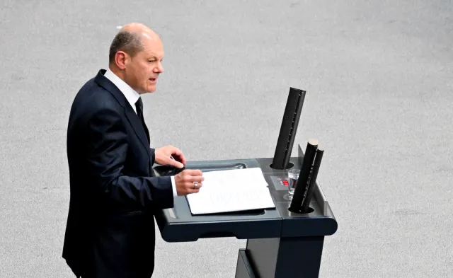 Scholz atakowany w Bundestagu. "Panie kanclerzu, co przed nami ukrywasz?"