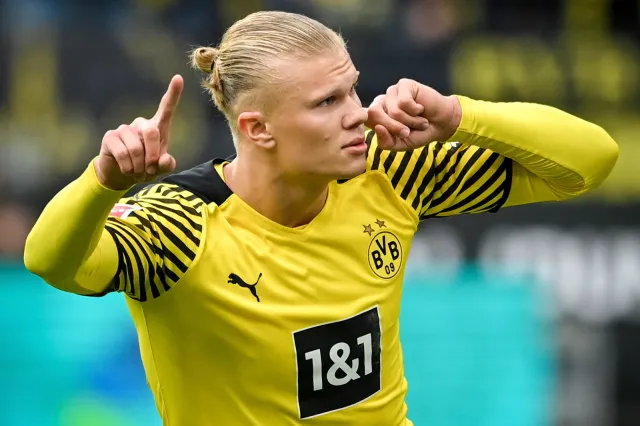 Borussia tymczasowym liderem Bundesligi. Haaland uciekł "Lewemu"