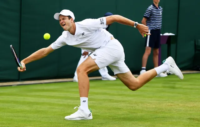 Hurkacz miał być "czarnym koniem" Wimbledonu, a odpadł już po pierwszym meczu