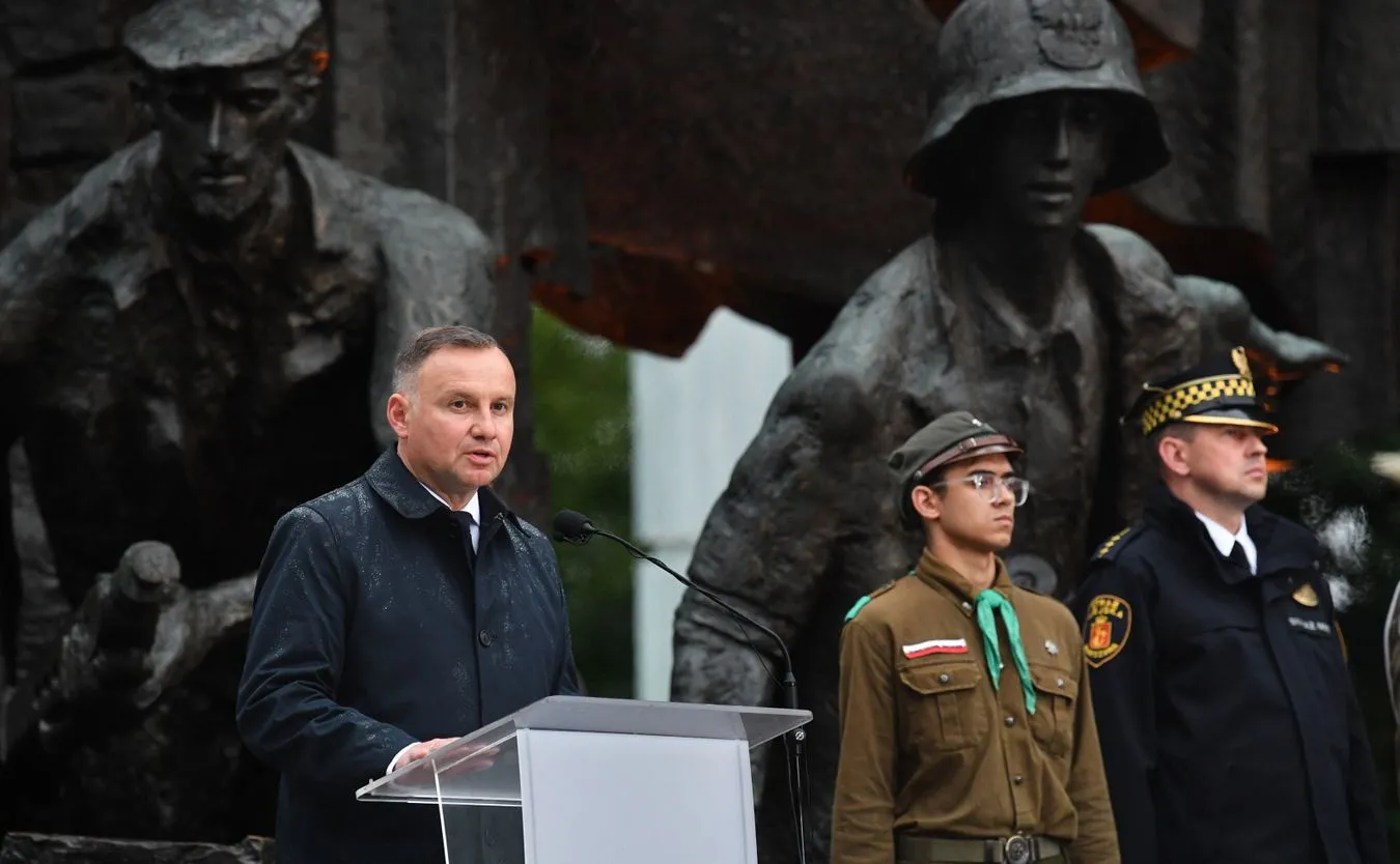 Duda: Powstańcy warszawscy wychowali kolejne pokolenia, które dziś niosą pomoc Ukrainie