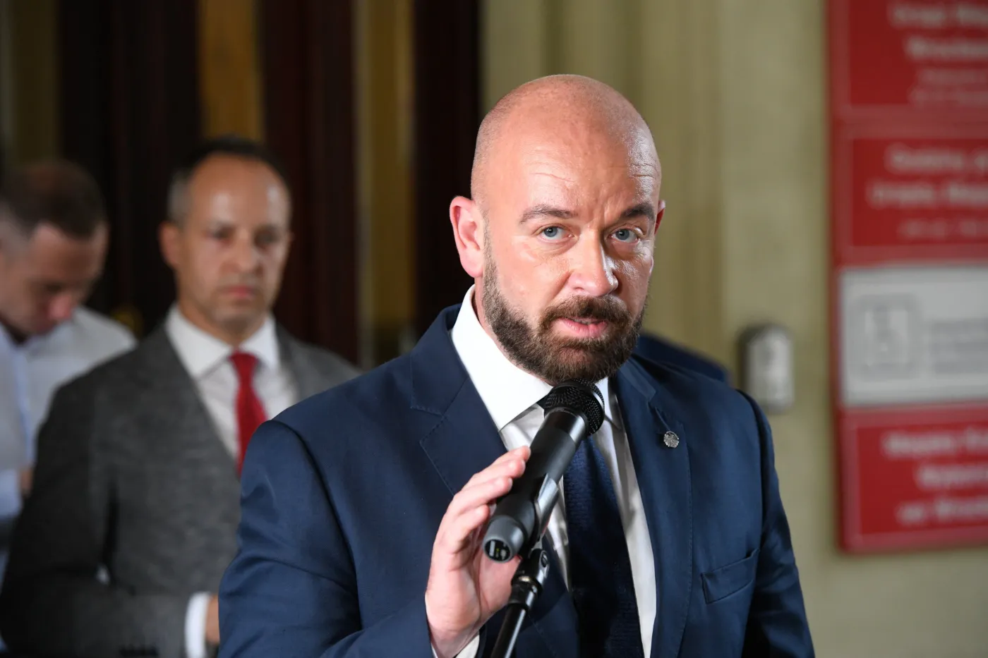 Wpis Sutryka wywołał wiele kontrowersji. "Mniej Internetu, a więcej mycia..."