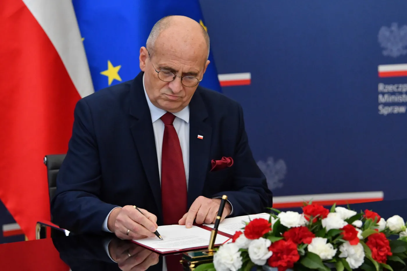 Szef MSZ podpisał notę w sprawie reparacji
