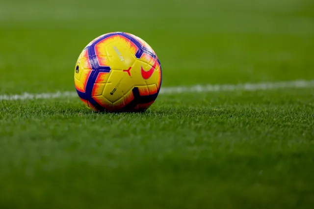 Ekstraklasa piłkarska. Droższy prąd nie wpłynie jesienią na godziny meczów