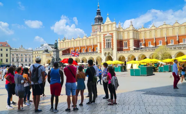 Wojna w sąsiedztwie przestraszyła turystów z zagranicy, ale krajowi nie zawiedli