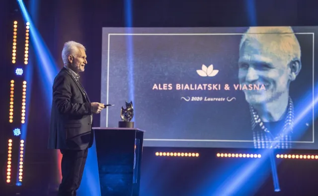 Bialacki otrzymał Pokojową Nagrodę Nobla będąc za kratami. Kim jest?