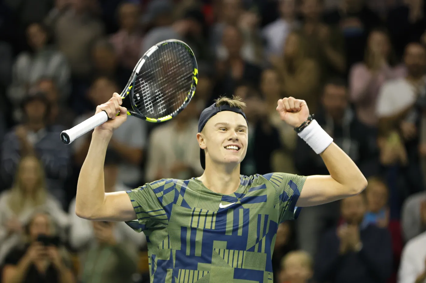 Sensacja w Sztokholmie! 19-latek w finale pokonał Tsitsipasa