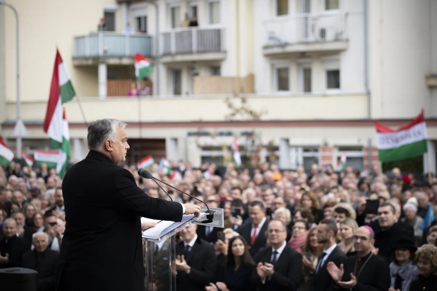Orban: Musimy walczyć z inwazją migrantów, wojną na wschodzie i kryzysem na zachodzie