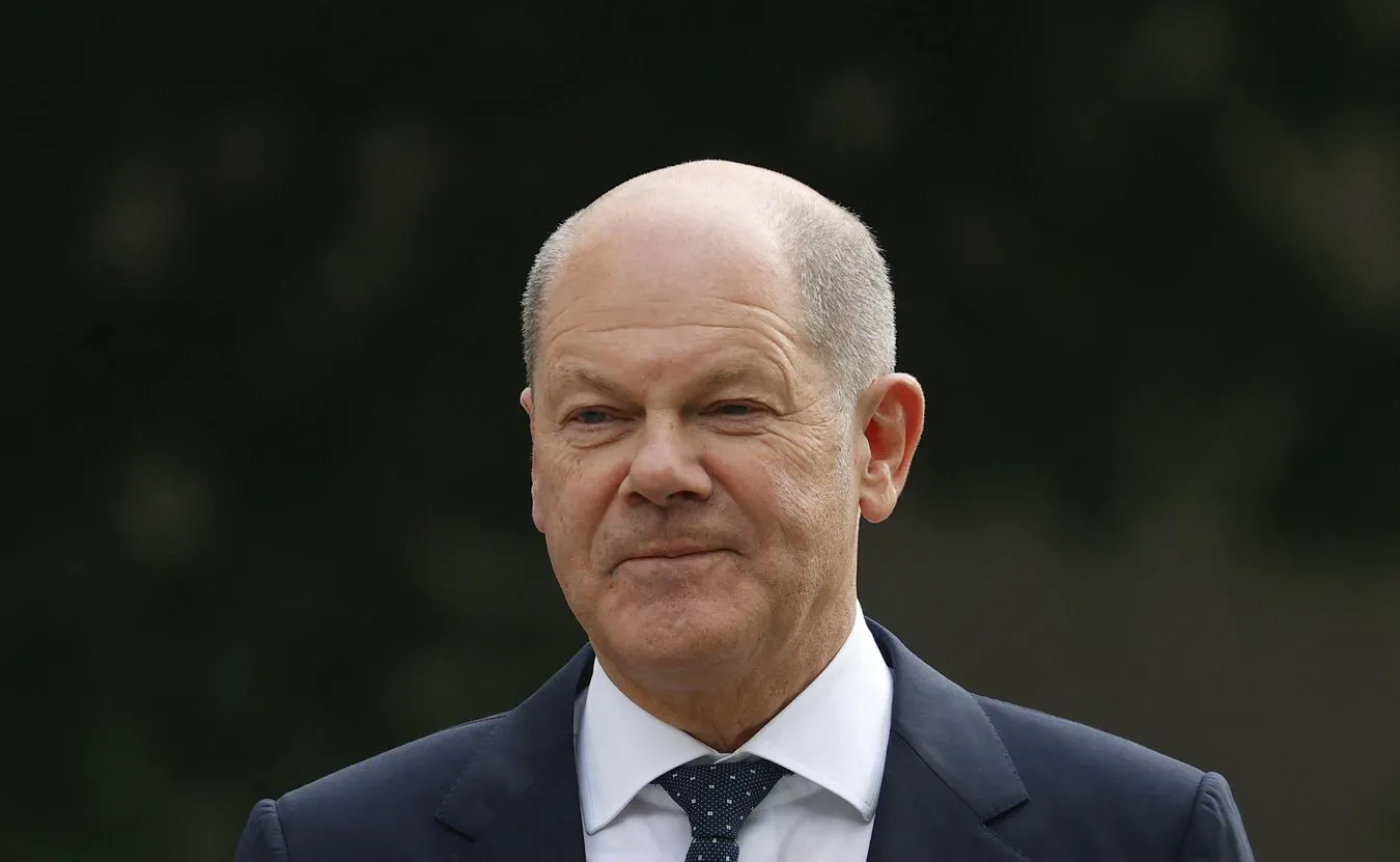 Scholz deklaruje: Niemieckie terminale LNG rozpoczną zaopatrywanie sąsiadów...