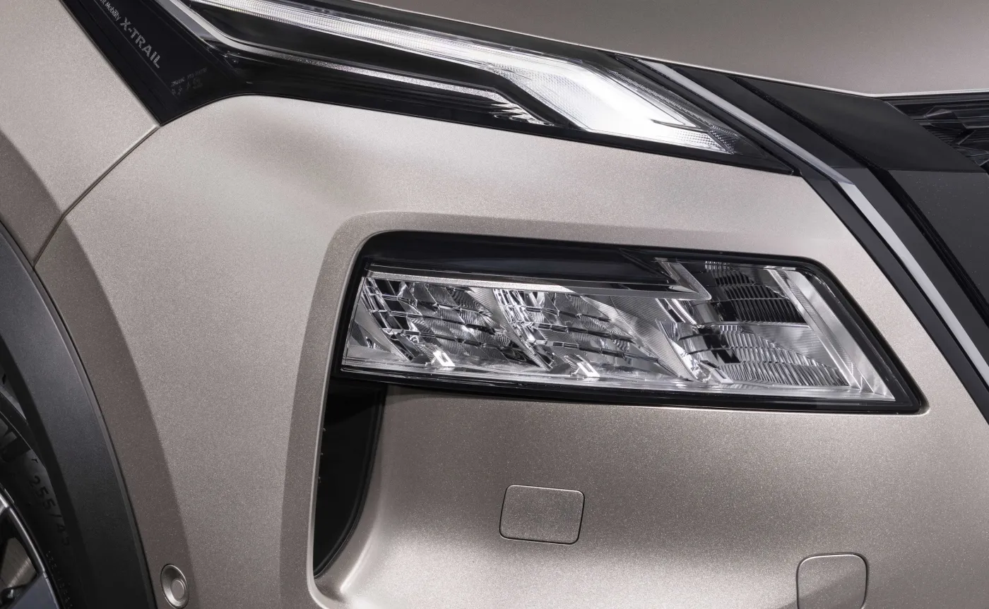 Nowy Nissan X-Trail zadaje szyku na asfalcie i w terenie. Zaskakujące połączenie hybrydy i 4x4
