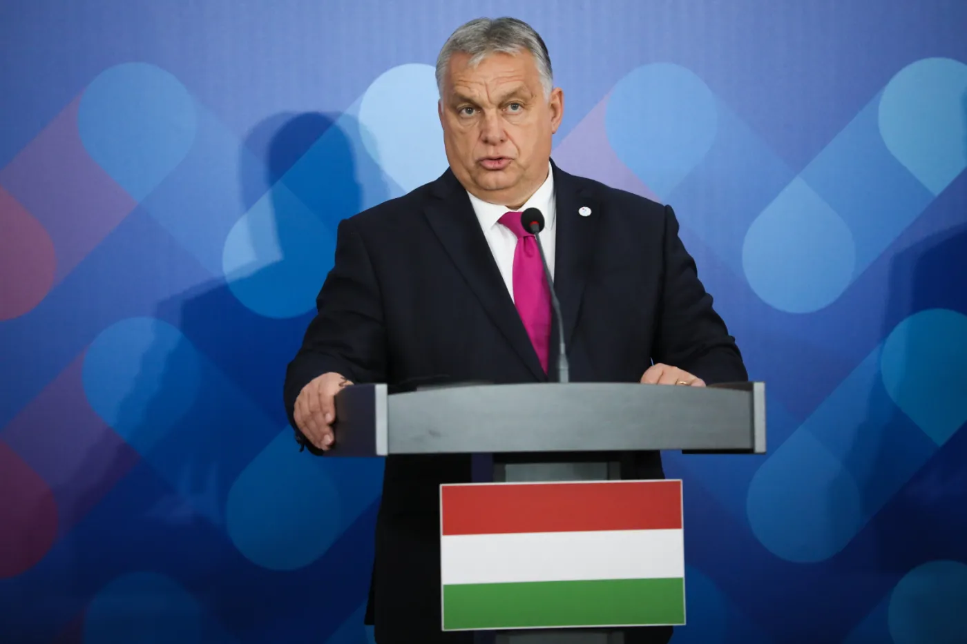 Orban grzmi: UE powinna przyjąć na siebie to obciążenie