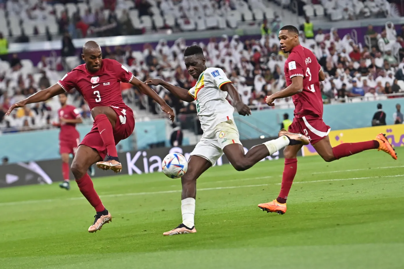 Katar za burtą mundialu. Gospodarze MŚ przegrali z Senegalem