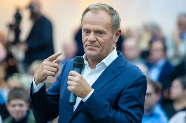 Tusk: Glapiński tak się zna na gospodarce, jak Kaczyński na...