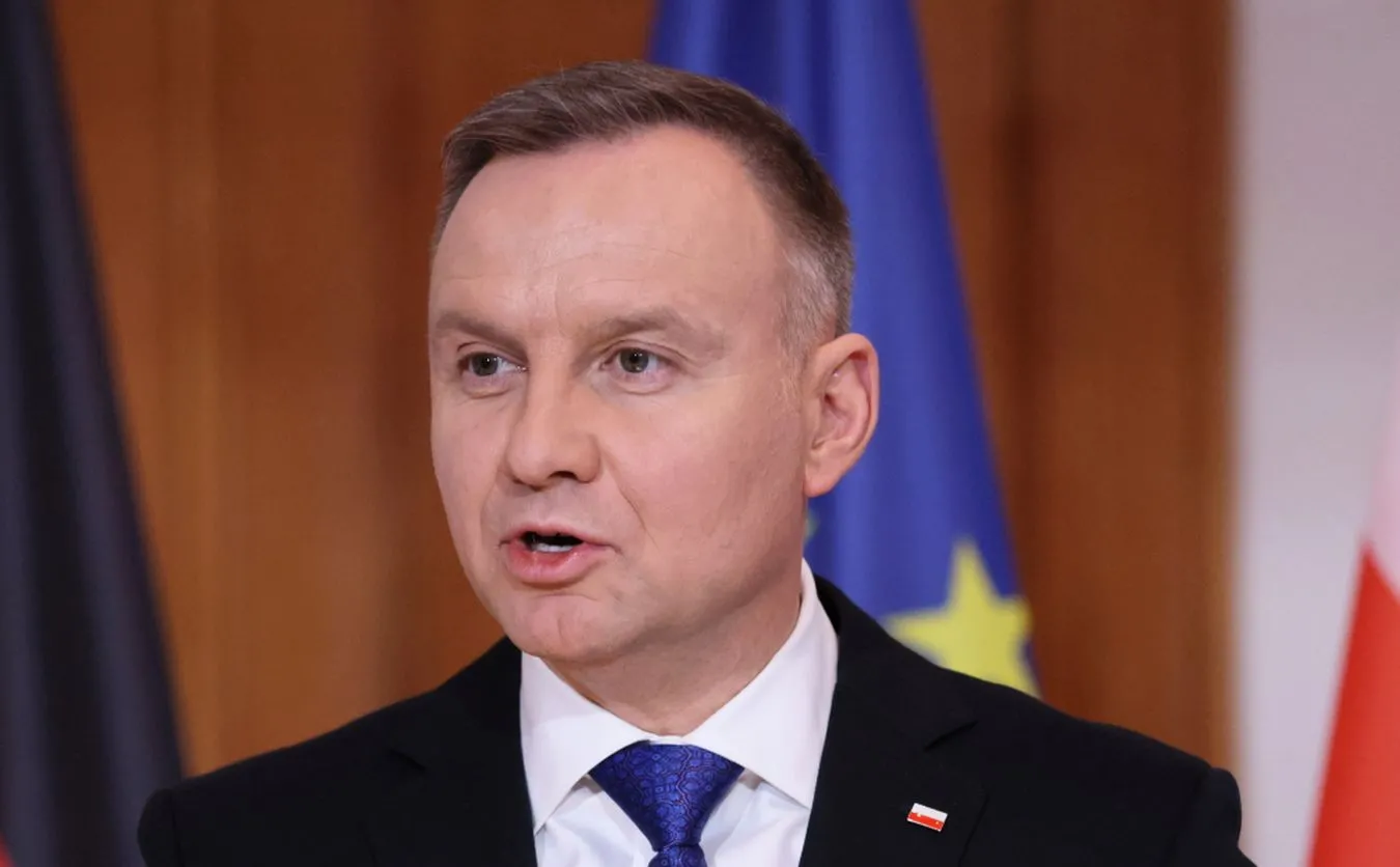 Prezydent wreszcie stał się zwierzchnikiem sił zbrojnych. Lepiej późno niż wcale [OPINIA]