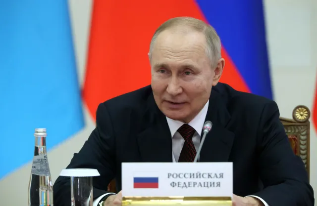 "De Telegraaf": Putin coraz trudniej łapie oddech, Chce negocjacji, bo...