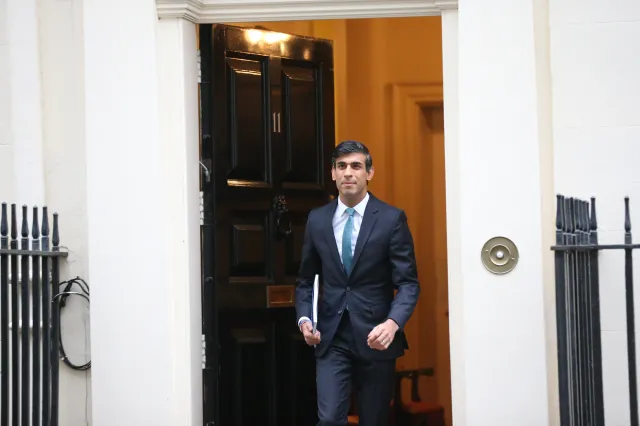 Sunak rozmawiał z Zełenskim. "Wycofanie się Rosji z Chersonia dowodem postępów Ukrainy"