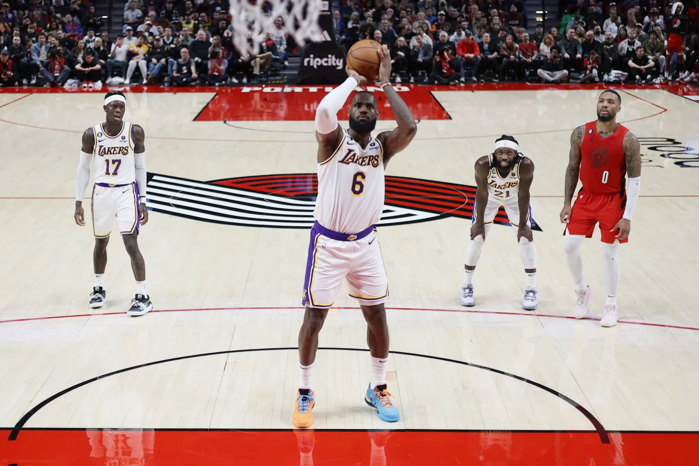Lakers odrobili 25 punktów straty. James coraz bliżej rekordu Abdul-Jabbara [WIDEO]