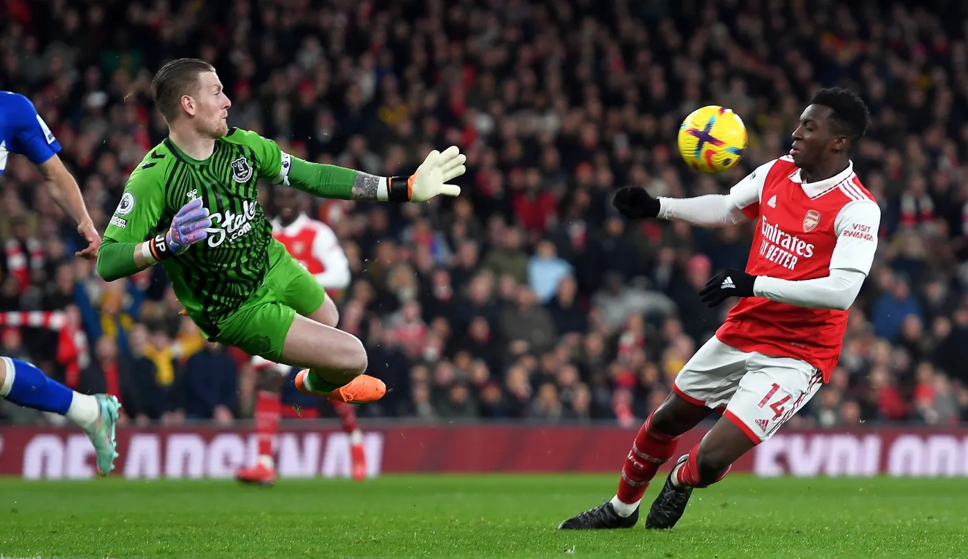 Arsenal umocnił się na pozycji lidera. Udany rewanż Liverpoolu