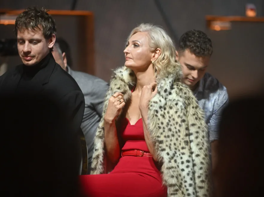"To ona ma takie ciało?!". 49-letnia Reni Jusis zalana falą komplementów po występie w niesamowitej stylizacji [FOTO]