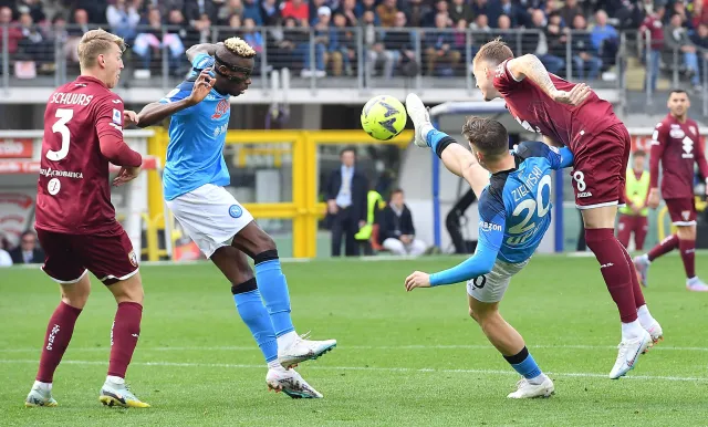 Zieliński z asystą, Linetty... spowodował rzut karny. Napoli rozgromiło Torino [WIDEO]