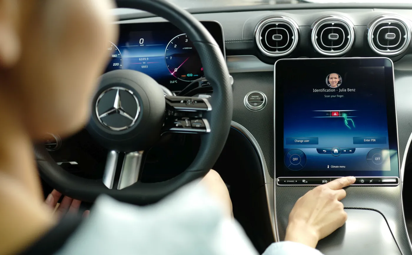 Mercedes uruchamia usługę pay+