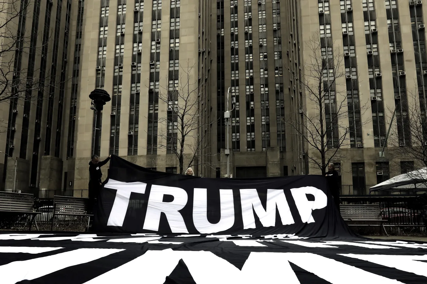 Trumpowi najpoważniejszych kłopotów przysporzył seks z gwiazdą porno