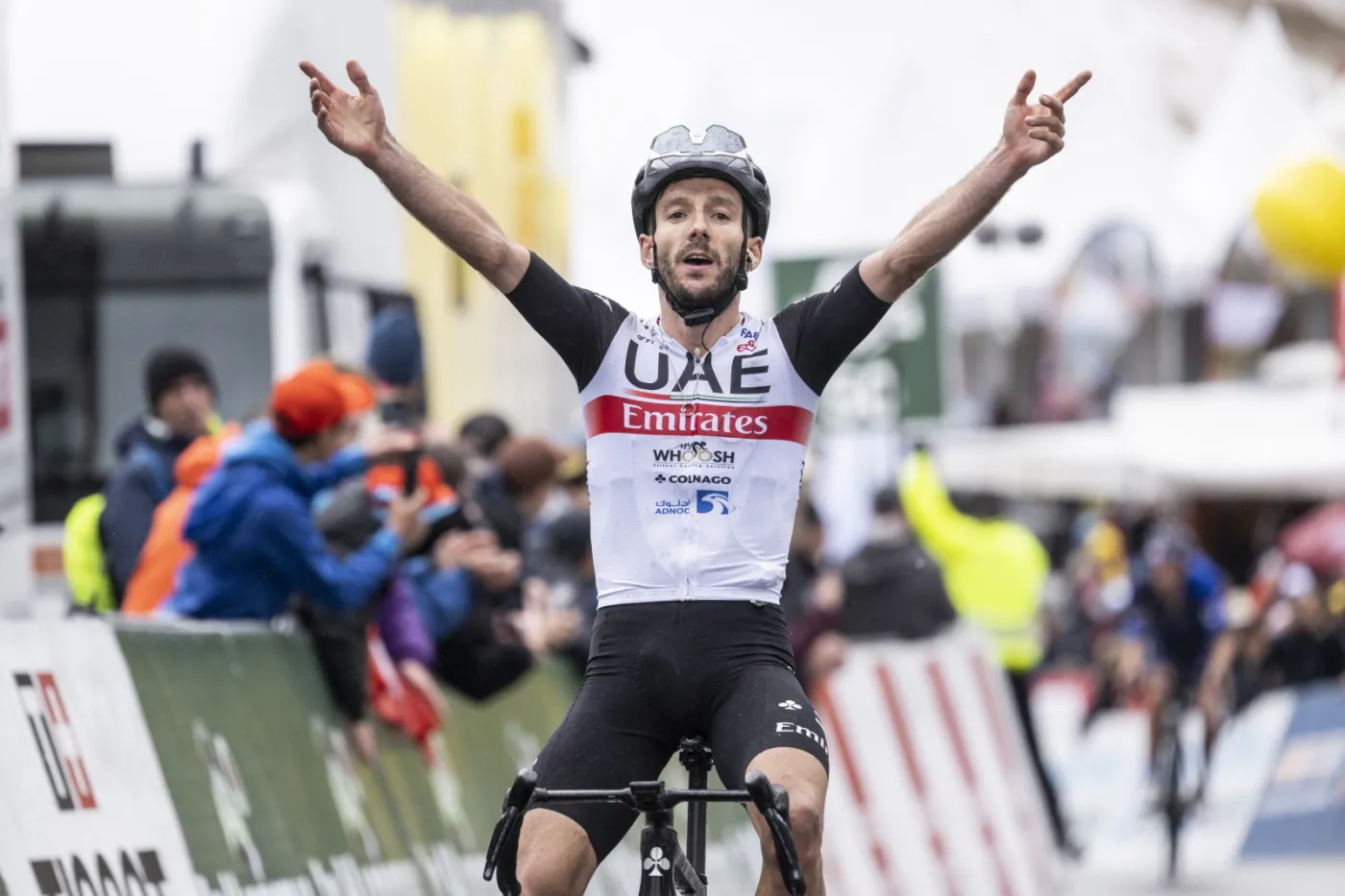Yates wygrał czwarty etap wyścigu Tour de Romandie i zdobył pozycję lidera