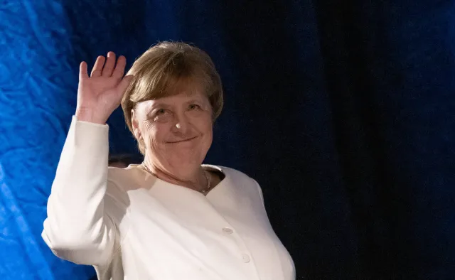 Merkel broni swojej polityki wobec Rosji i dostaje owację na stojąco. Ukraina reaguje