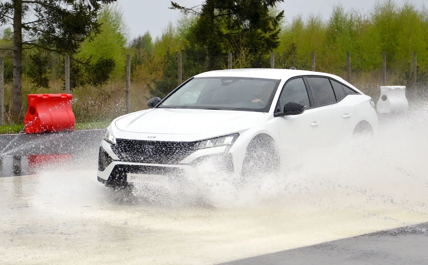 Peugeot 408