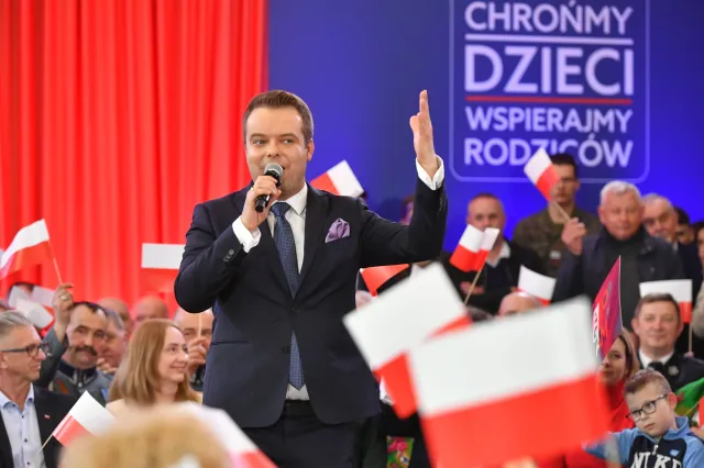 Rzecznik PiS: "Chrońmy dzieci" to inicjatywa rodziców, a nie partii!