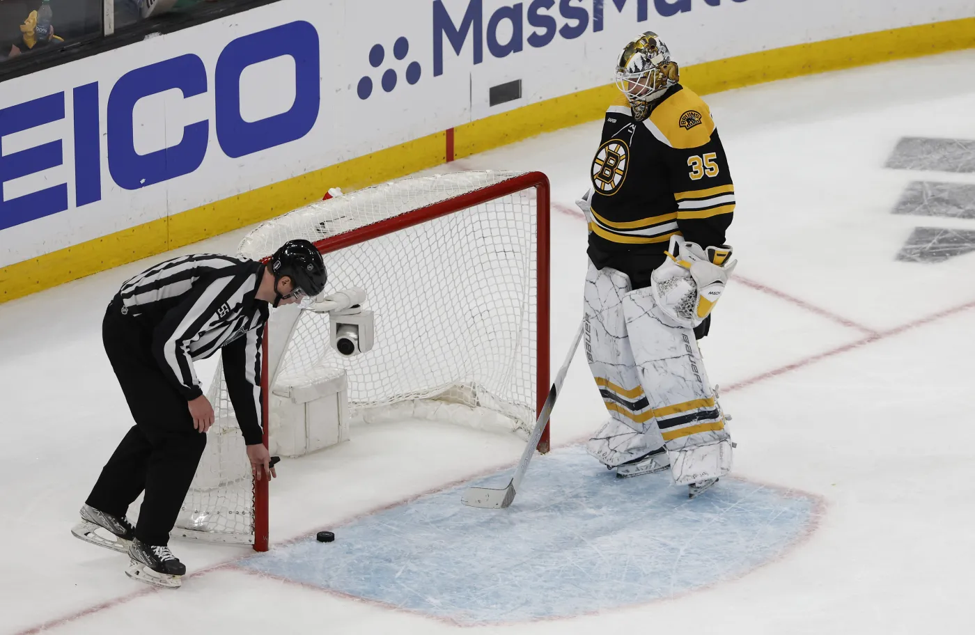 Linus Ullmark obronił 41. strzałów. Bruins o krok od awansu do 2. rundy