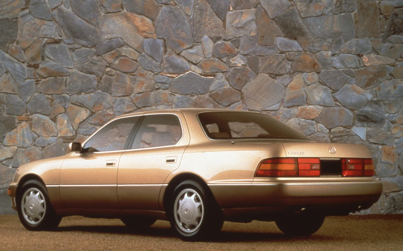 Lexus LS: od niego zaczęła się historia marki