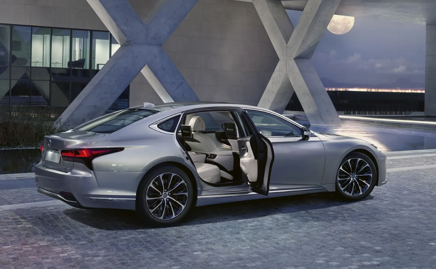 Lexus LS 2023