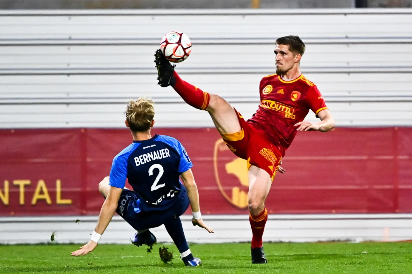 W Bordeaux zaatakowano piłkarza. Lucas Buades ma wstrząśnienie mózgu