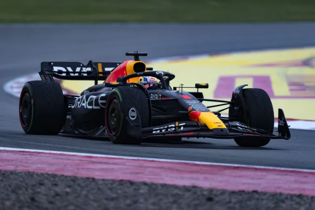Verstappen nie dał szans rywalom i wygrał w Barcelonie