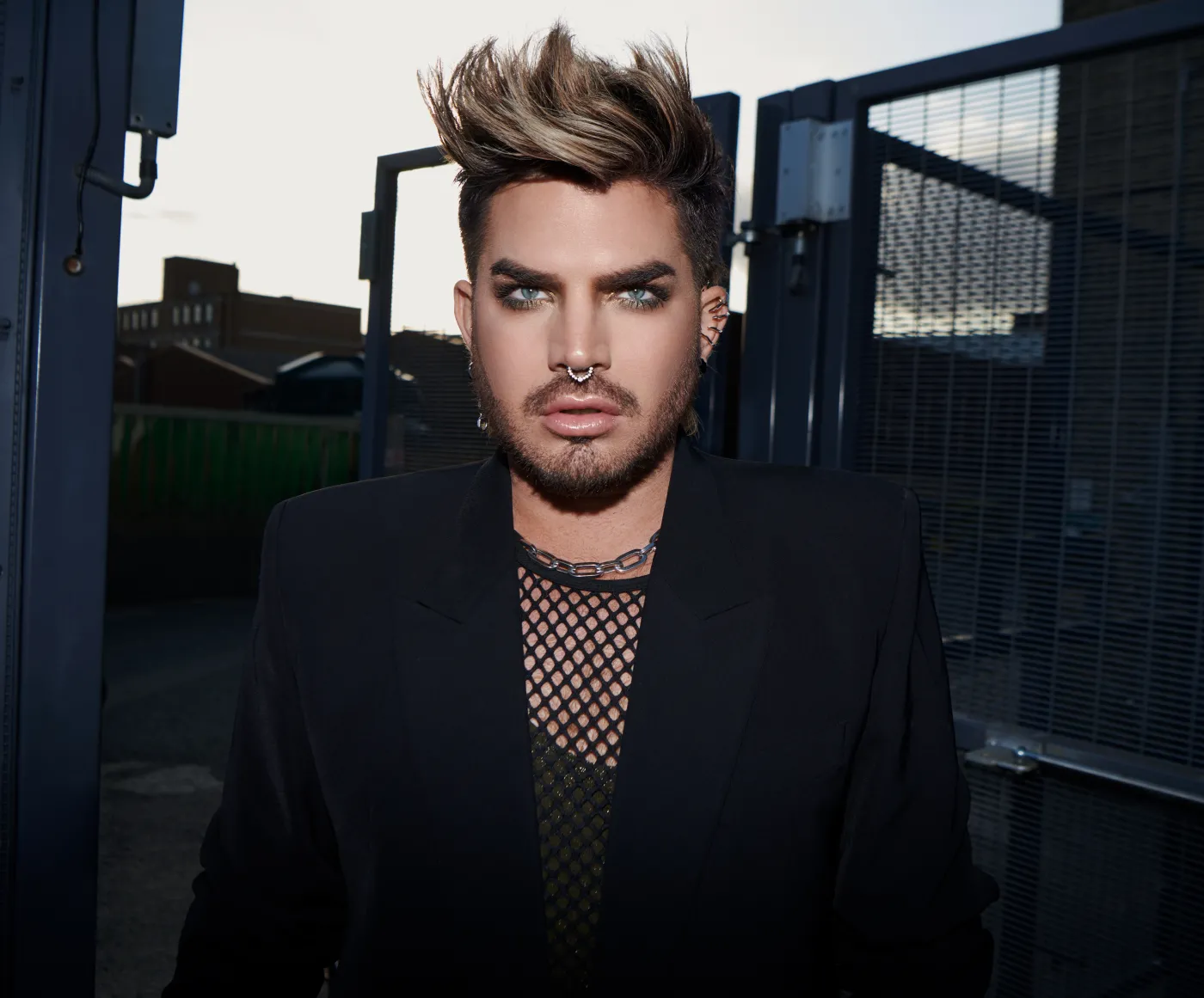 Adam Lambert wydał album "High Drama"