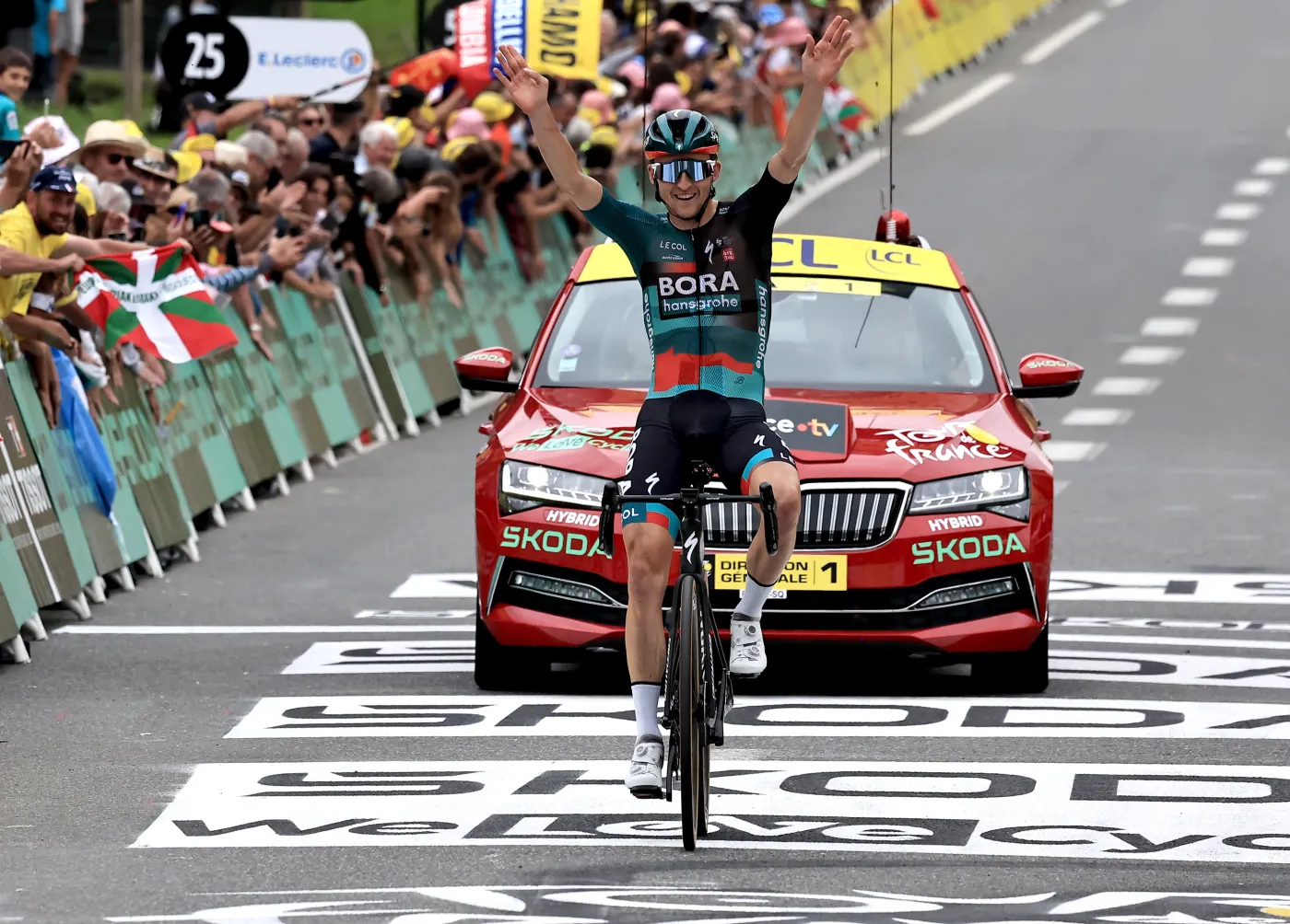 Jay Hindley samotnie wjechał na metę 5. etapu i został liderem Tour de France